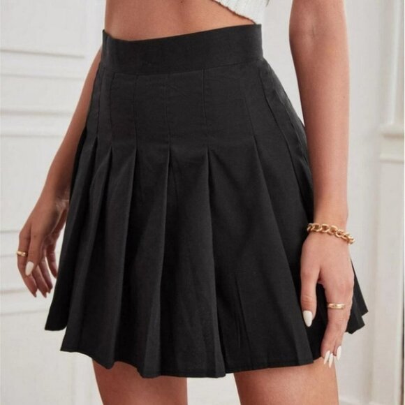 pleated mini skirt trending preppy black - Picture 3 of 5